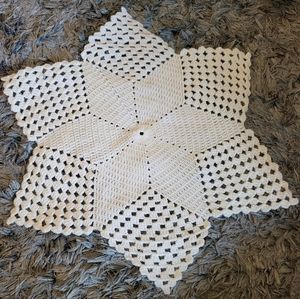 Vtg White Crocheted Star Shaped Design Yarn Doilie Decor